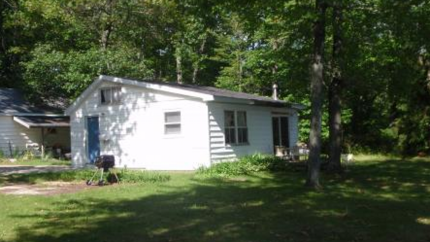 Dog friendly Lodging, Places to Stay Newaygo, MI Wisner Rents Canoes